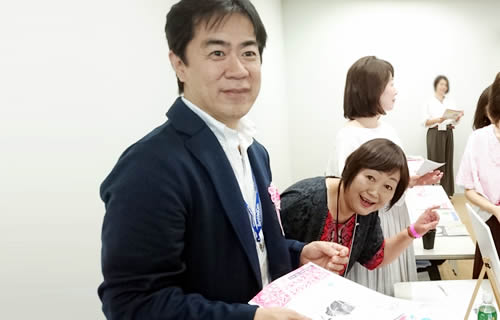 佐武俊彦先生も展示ブースでヌーグルベリーの説明をしてくださいました。